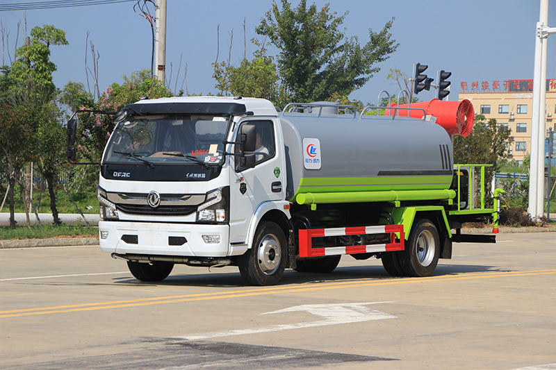 國六大多利卡8方噴霧車